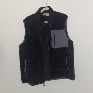 Black sleeveless fuzzy vest punk vibes formal puffer shirt faux fur vintage top